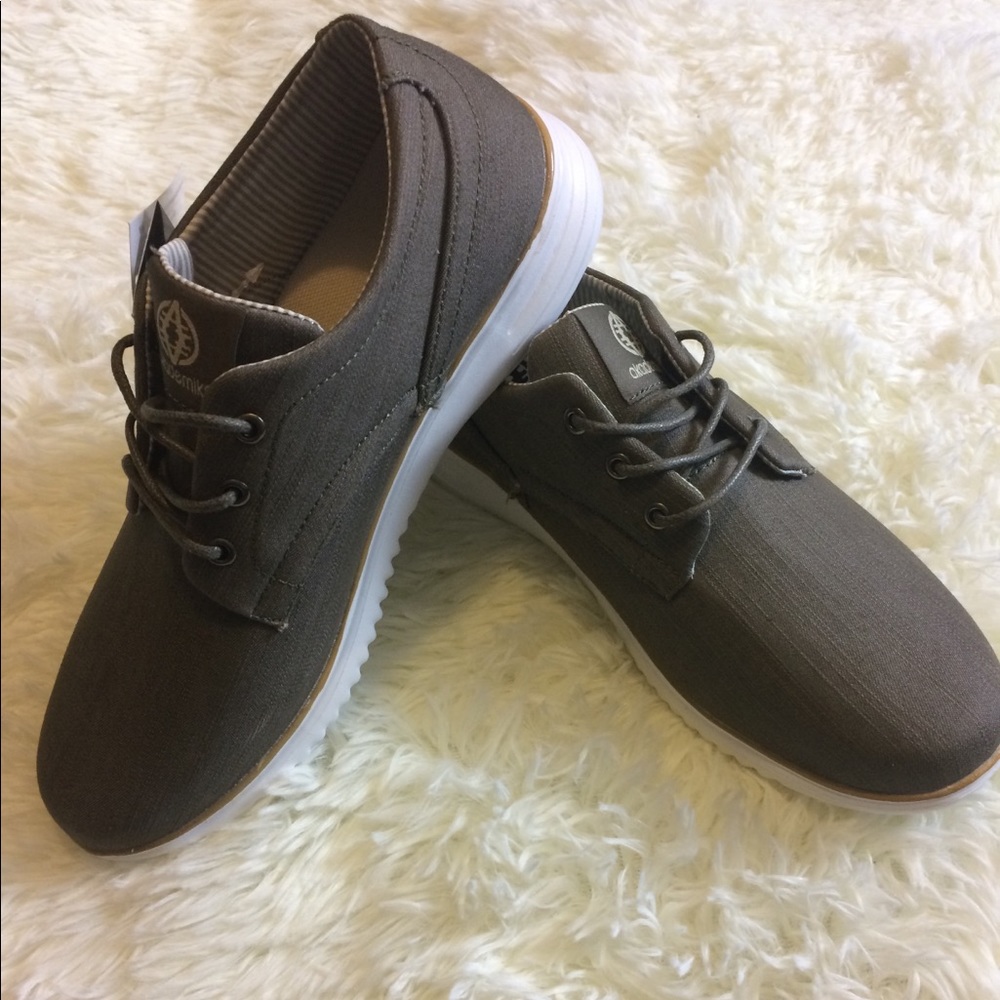 NWT Akademiks Lounge Tennis Shoe- Tan